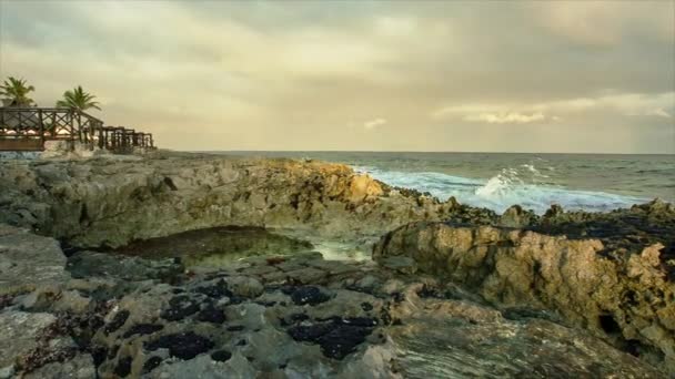 Cliff Natuurlijke Zwembaden Bij Zonsondergang Riviera Maya Mexico — Stockvideo
