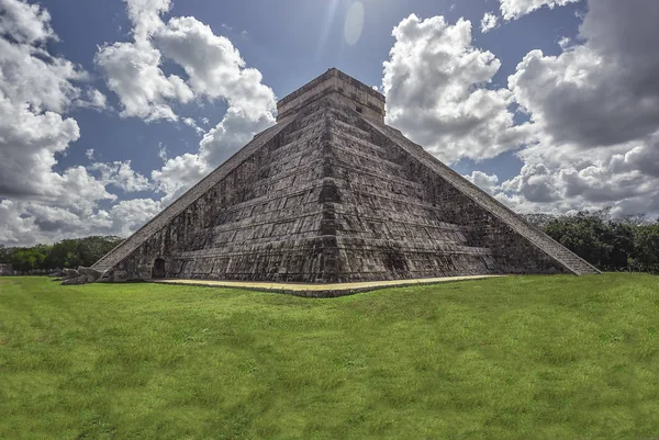 La pirámide de Chichén Itzá —  Fotos de Stock