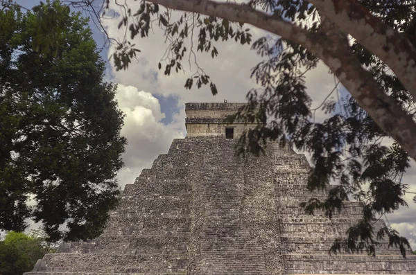 Czubek piramidy w Chichen Itza — Zdjęcie stockowe