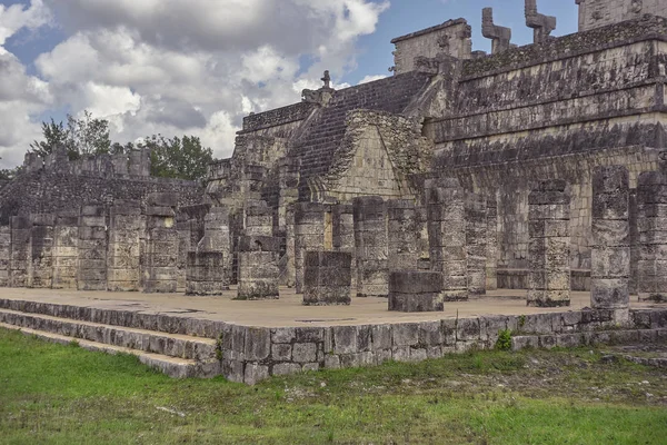 Parte central del Templo de los Guerreros —  Fotos de Stock