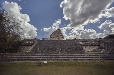 Chichen Itza # 5 astronomik gözlem evinin manzarası