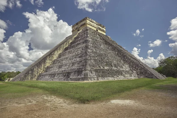 Chichen Itza Piramidinin Dörtte Üçünün Görüntüsü — Stok fotoğraf