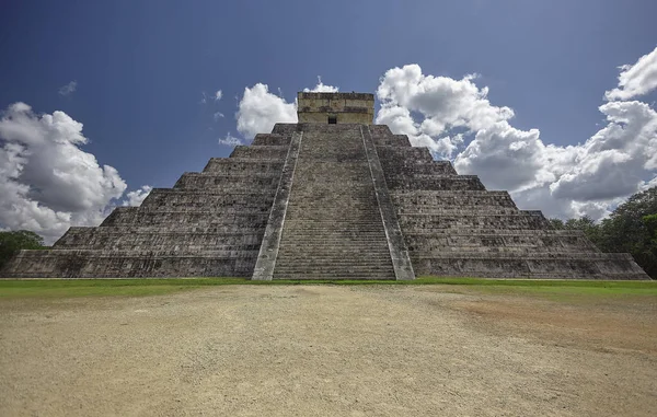 Vue Des Trois Quarts Pyramide Chichen Itza — Photo