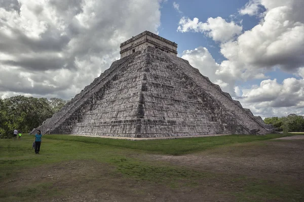 Vista Três Quartos Pirâmide Chichen Itza — Fotografia de Stock