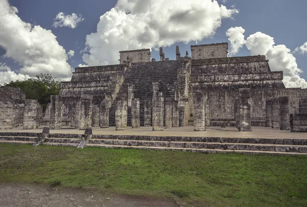 Vista Lateral Del Templo Los Guerreros —  Fotos de Stock