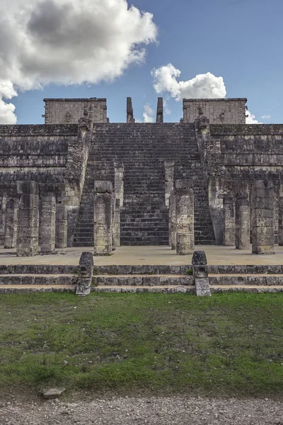 Vista Frontal Del Templo Los Guerreros —  Fotos de Stock