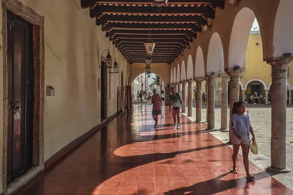 Περπατήστε Κάτω Από Τις Στοές Στο Valladolid — Φωτογραφία Αρχείου