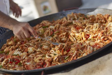 La Paella tipik bir İspanyol gıda hazırlama
