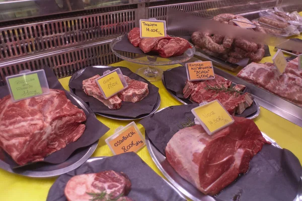 Vlees in de slagerij teller #9 — Stockfoto