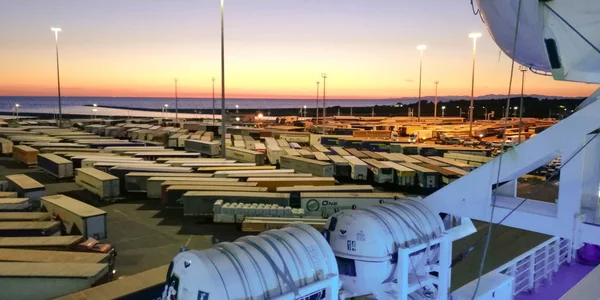 Zona de carga en el puerto de Livorno —  Fotos de Stock