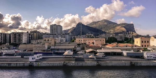 Widok na port w Palermo — Zdjęcie stockowe