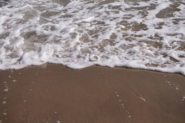 Ondas do mar na costa — Fotografia de Stock