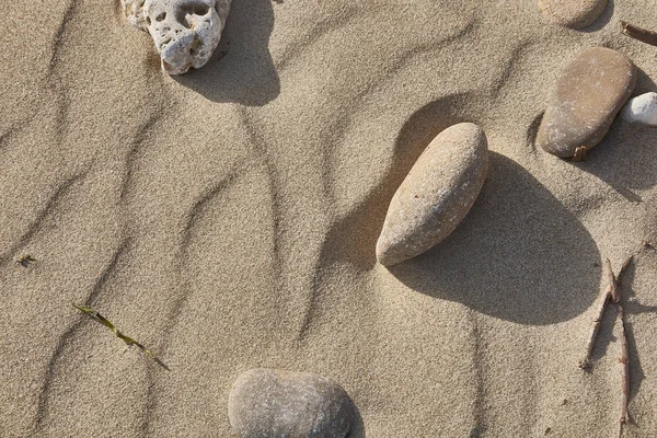 Textur des vom Wind eingeebneten Sandes mit Kieselsteinen # 5 — Stockfoto