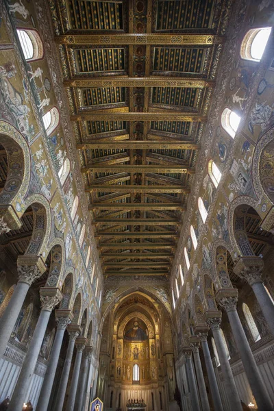 Interieur van de kerk van Monreale #4 — Stockfoto