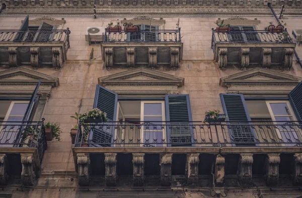 Palermos Balkon gebouw — Stockfoto