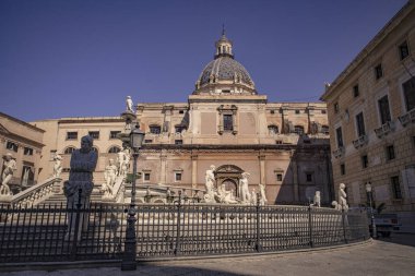 Palermo 2 'deki Piazza della Vergogna