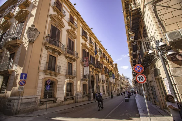 Industriële apparatuur en benodigdheden in Palermo 9 — Stockfoto