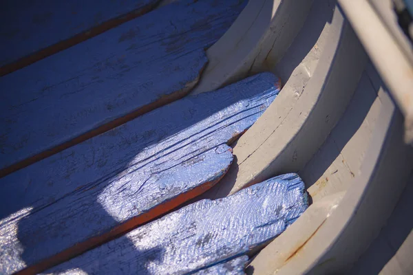 Tahta tekne inşaatı.