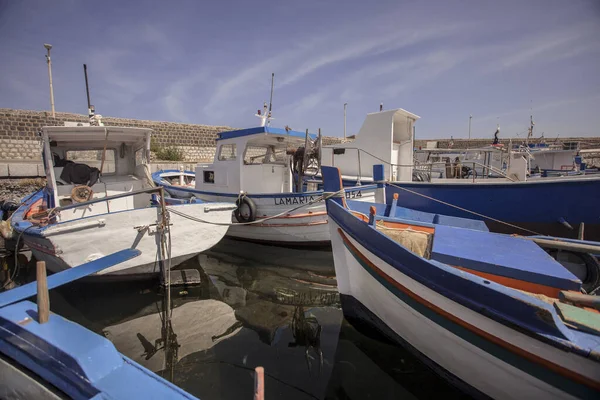 Widok na port Bagnera w miejscowości Porticello koło Palermo na Sycylii — Zdjęcie stockowe