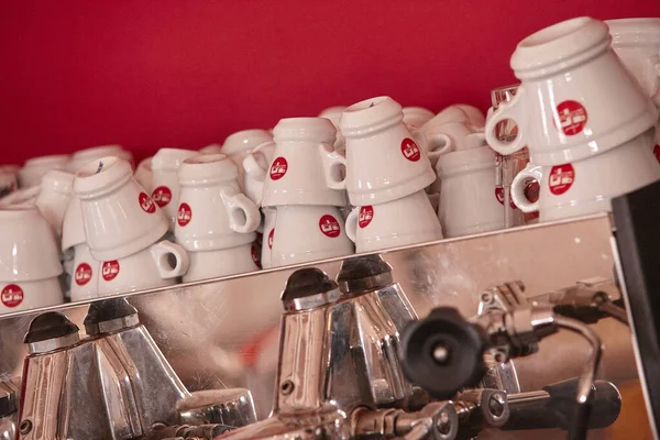 Tazas de café en el bar — Foto de Stock