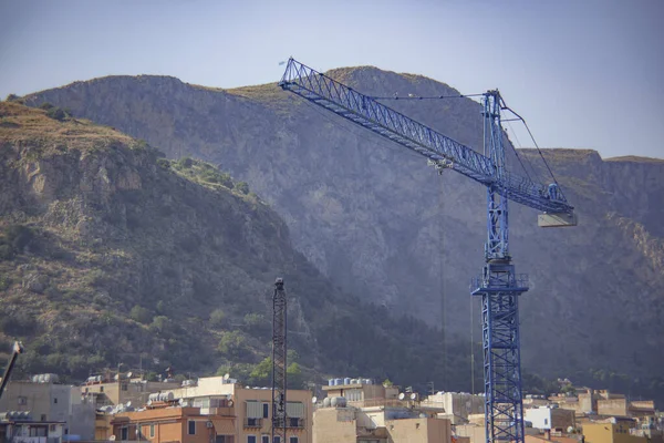 Grúas en Banghera Puerto —  Fotos de Stock