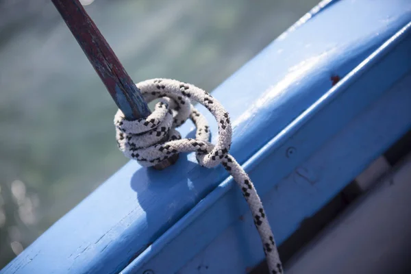 Seemannsknoten im Boot — Stockfoto