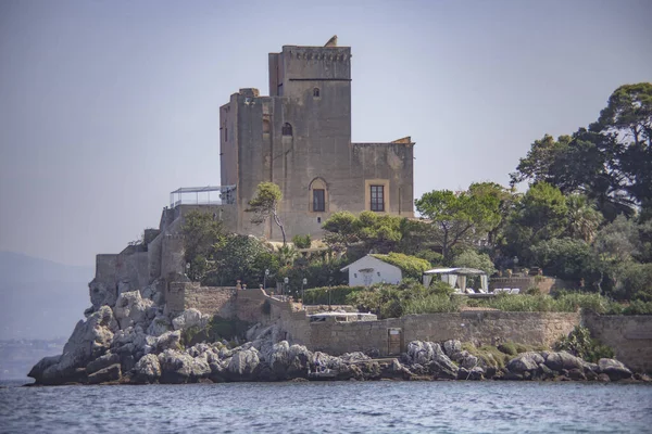 Zamek Solanto zabrany z morza 2 — Zdjęcie stockowe