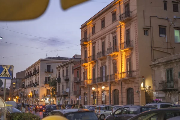 Palermo-byggnaden vid solnedgången 2 — Stockfoto