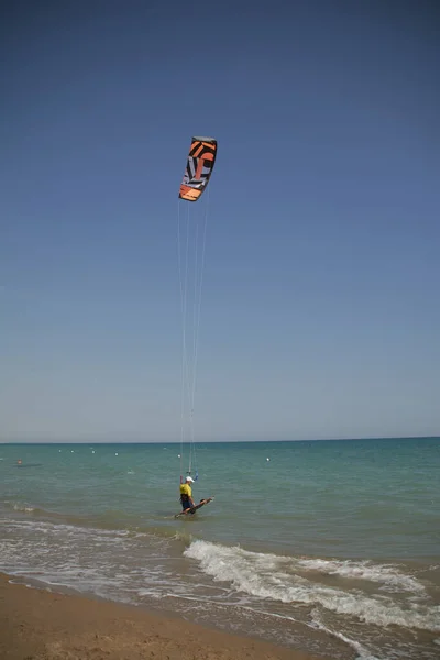 Kitesurfing in Sicilian Beach 12 — Stock Photo, Image