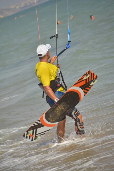 Kitesurfing w Sycylii Beach 10 — Zdjęcie stockowe