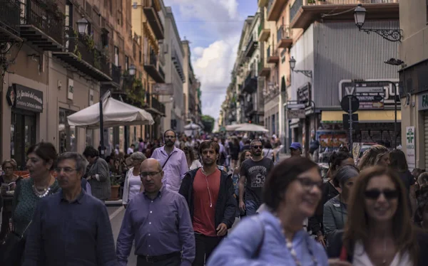 Palermo 5 'te Maqueda üzerinden kalabalık akın ediyor