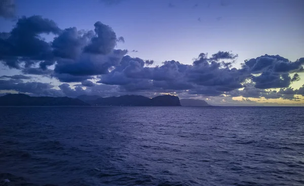 Hora azul no horizonte sobre o mar 2 — Fotografia de Stock