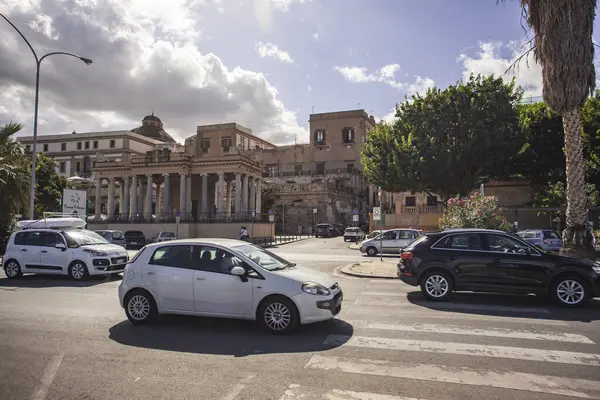Traffic in Foro Italico in Palermo — Stock Photo, Image