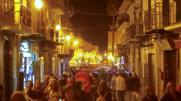 Monreale Sicilië Tijdens Een Nachtfestival Met Alle Mensen Het Plein — Stockvideo