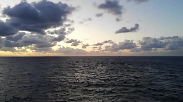 日落时俯瞰地中海的地平线 — 图库视频影像