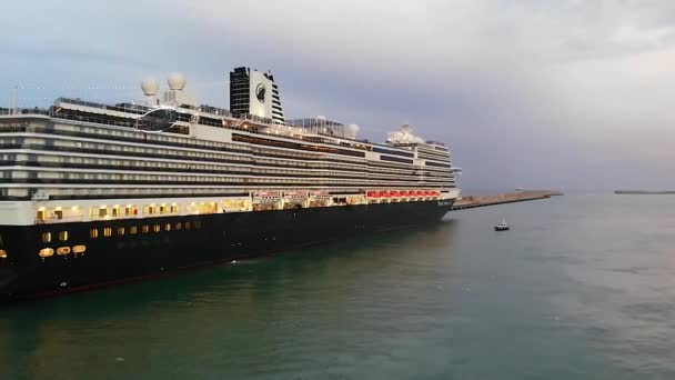 Kreuzfahrtschiff Hafen Von Civitavecchia — Stockvideo