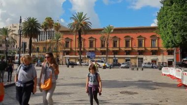 Palermo 'daki Maqueda yolu boyunca insanların 3 nolu yol üzerindeki hareketlerini gösteriyor.