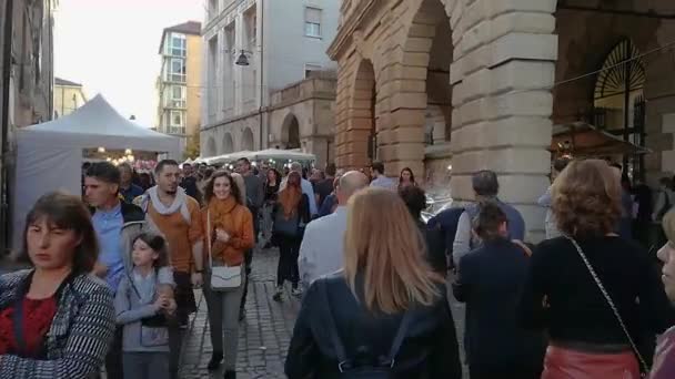 Multidão Pessoas Praça Rovigo Itália — Vídeo de Stock