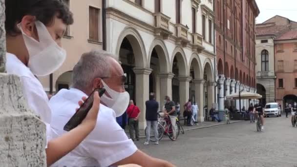 Rovigo Italien Juni 2020 Menschen Mit Medizinischer Maske Der Italienischen — Stockvideo