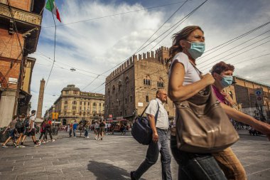 BOLOGNA, İTALYA 17 HAZİRAN 2020: Palazzo Re Enzo: Bolonya, İtalya 'da ünlü tarihi bir bina