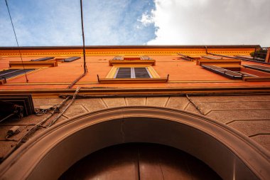 Bolonya, İtalya: bazı binaların tarihi mimari ayrıntıları