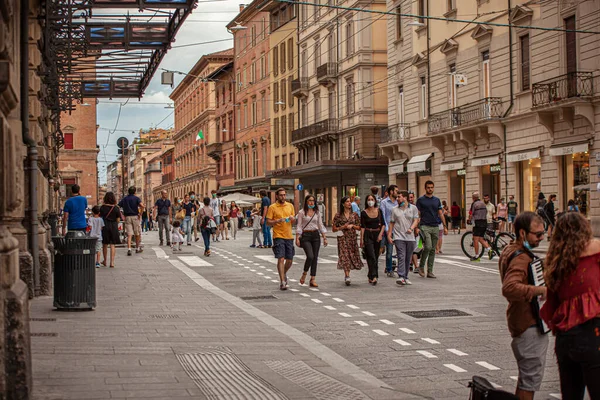 Bologna Italia Junio 2020 Personas Bolonia Caminando Por Centro Ciudad — Foto de Stock