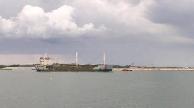 İtalya, Sottomarina 'da Kargo Gemisi