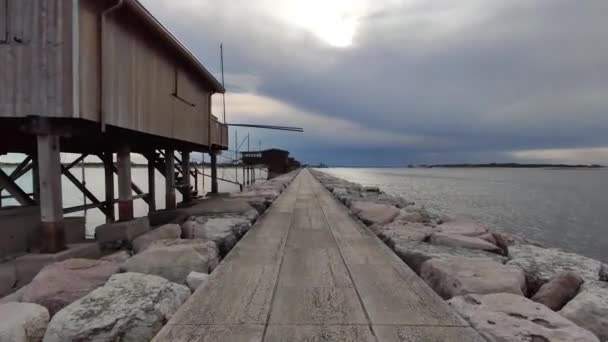 Barragem de Sottomarina sob céu nublado 7 — Vídeo de Stock