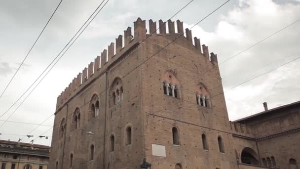 Detail der Architektur in Bologna, einer berühmten italienischen Stadt — Stockvideo