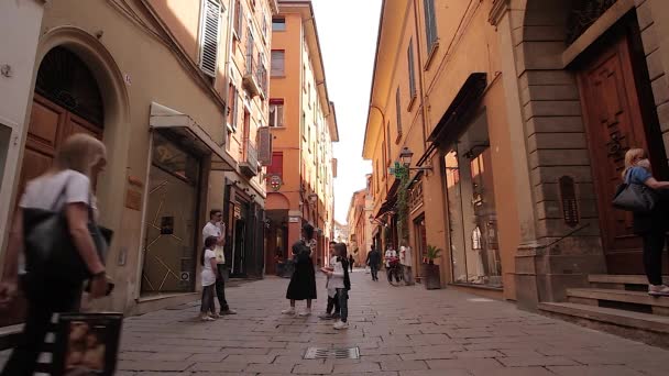 Bologna Allee mit Menschen — Stockvideo
