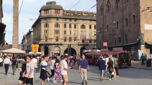 Boloňa centrum města plné lidí — Stock video