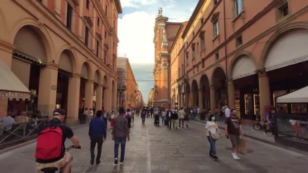 Via dell'Indipendenza a Bologna in Italia 2 — Video Stock