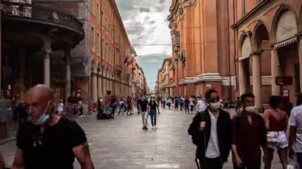 Time lapse of the view of Via dell'Indipendenza in Bologna in Italy — Stock Video