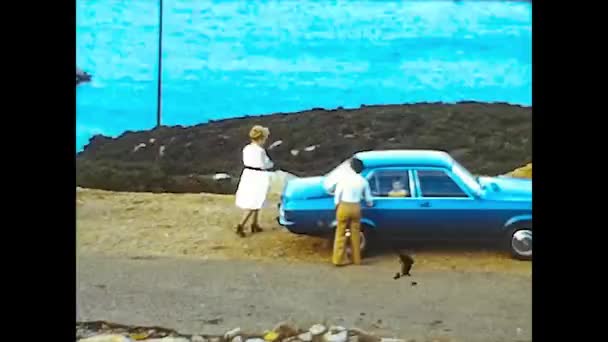 ALGHERO, ITALIA 1974: Le persone in vacanza in sardegna 4 — Video Stock